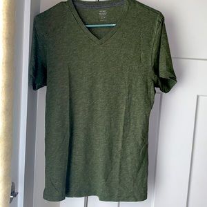 Men old navy shirt